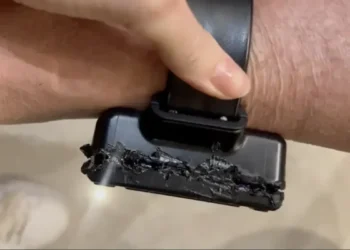 Bolsonaro usou ferro de solda para tentar abrir tornozeleira; veja o vídeo