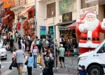 Taxa de desemprego chega a 5,2%, a menor desde 2012; aponta IBGE