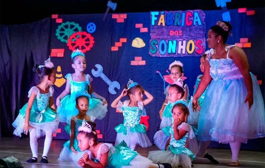 Com o tema “Fábrica dos Sonhos”, 130 alunos da Praça CEU realizam espetáculo especial de fim de ano em Araguaína