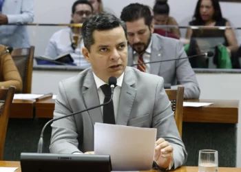 Nova lei estadual estabelece multa de até R$ 10 mil para quem abandonar animais domésticos
