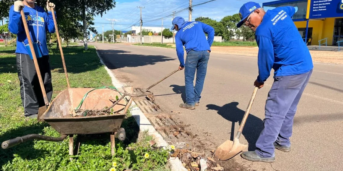 Secretaria de Infraestrutura realiza força-tarefa de limpeza para prevenir alagamentos; população pode acionar serviço