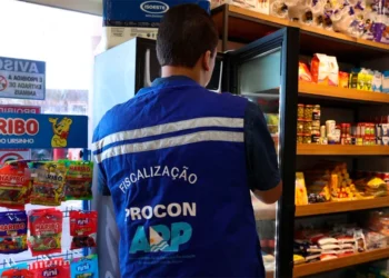 Procon encontra variação de até 90% nos preços de produtos da ceia de Natal em Palmas; o pêssego é o item com maior diferença de preço