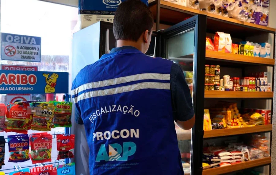 Procon encontra variação de até 90% nos preços de produtos da ceia de Natal em Palmas; o pêssego é o item com maior diferença de preço