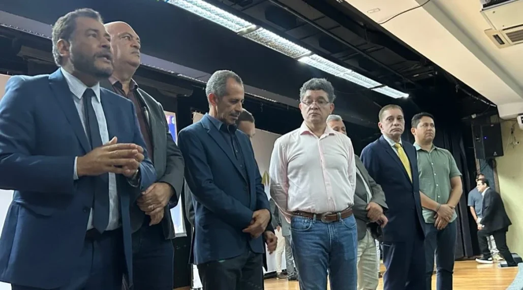 Entidades protestam por Teto Único durante evento do governo no Palácio Araguaia e conseguem nova reunião nesta quarta-feira