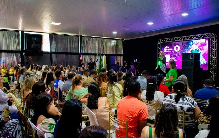 Com palestra magna de Leila Navarro na programação, aula inaugural marca abertura do ano letivo 2026 da rede municipal de Paraíso