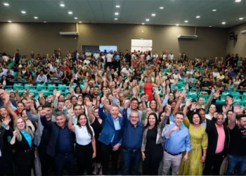 Prefeitura empossa 82 novos diretores da rede municipal de ensino de Palmas: “Tem que prezar é pela qualidade”, diz Eduardo