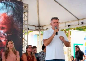 Prefeito Eduardo assina decreto que regulamenta a concessão dos benefícios eventuais; veja alguns deles
