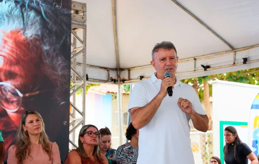 Prefeito Eduardo assina decreto que regulamenta a concessão dos benefícios eventuais; veja alguns deles