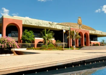 Com mais de R$ 300 mi injetados na economia, governo antecipa salário dos servidores públicos para esta terça-feira