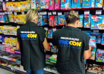 Procon encontra variação de até 300% em materiais escolares em Araguaína; maior variação é registrada na caneta esferográfica microline