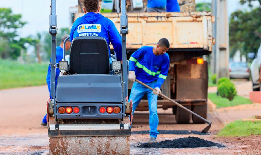 Com expectativa de concluir até fim de janeiro, Prefeitura reforça serviços de tapa-buraco em vias de maior fluxo da Capital