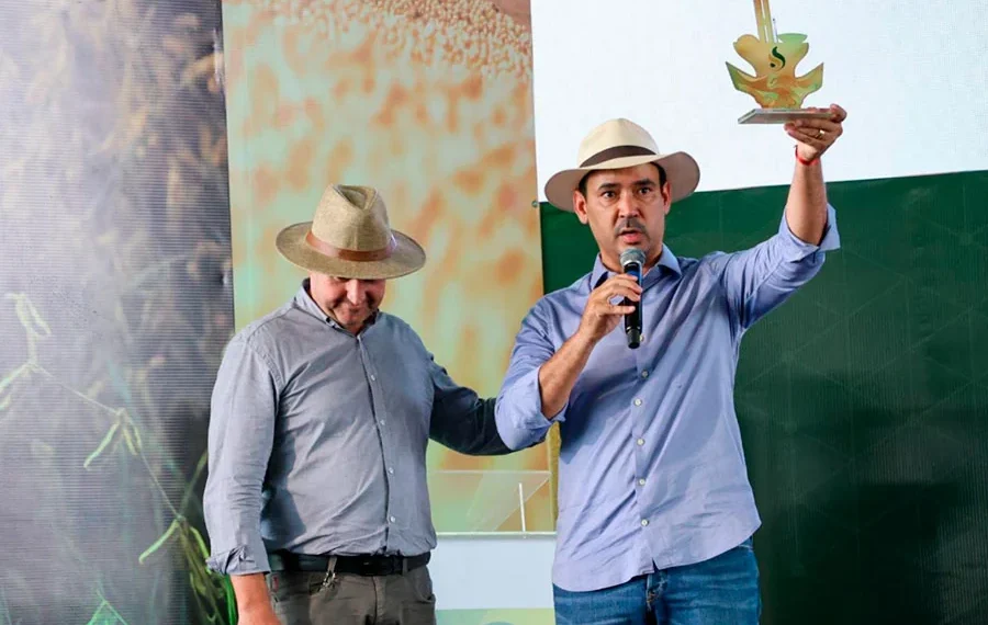 Na “Abertura Nacional da Colheita de Soja 2026”, Vicentinho Júnior defende fim da cobrança do Fundo Estadual de Transporte no Estado