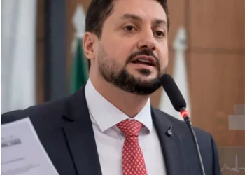 Após um ano de cobranças, Prefeitura de Palmas mantém atrasos no pagamento de médicos, afirma vereador