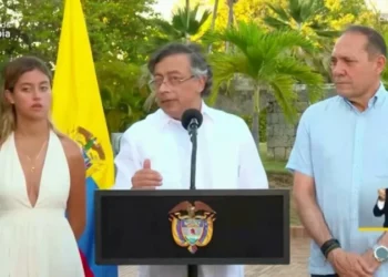 Após ameaça de Trump, Petro diz que pegará em armas se necessário