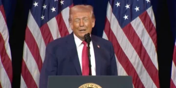 Após ameaçar Groenlândia, Trump menospreza peso de europeus na Otan