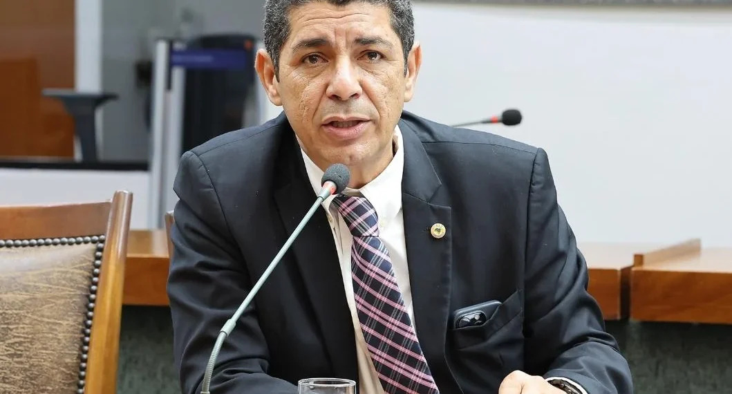 EM OFF | Valdemar Jr garante que não usará CCJ para retaliar Wanderlei; Laurez reclama da retirada de seu gabinete do Palácio, mas governista diz que ele não vinha utilizando o espaço