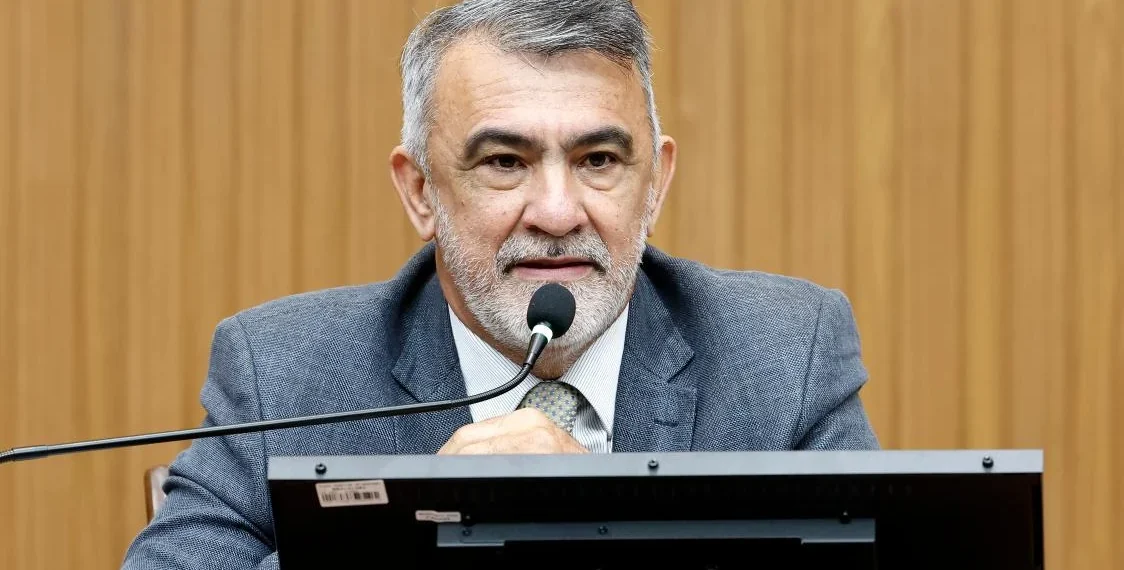 EM OFF | Oposicionista, Paulo Mourão liga para Wanderlei e parabeniza governador por nota B+ do Estado junto à STN; Amélio diz que pré-candidatura ao Palácio “não é projeto pessoal”, mas “chamado coletivo”