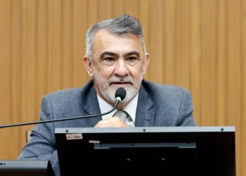 EM OFF | Oposicionista, Paulo Mourão liga para Wanderlei e parabeniza governador por nota B+ do Estado junto à STN; Amélio diz que pré-candidatura ao Palácio “não é projeto pessoal”, mas “chamado coletivo”