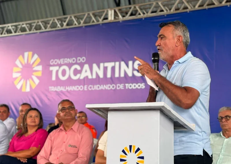 Na entrega de reformas de escolas em Barrolândia, Amélio Cayres defende papel do parlamentar: “O deputado é funcionário do povo”