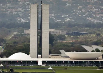 Lula sanciona reajuste do Legislativo, mas veta ‘penduricalhos’ que furavam o teto salarial
