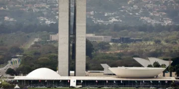 Lula sanciona reajuste do Legislativo, mas veta ‘penduricalhos’ que furavam o teto salarial