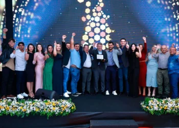 Prefeito Eduardo Siqueira Campos celebra 1º lugar nacional da Casa do Empreendedor em premiação do Sebrae