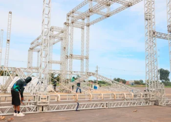 Estrutura do Palmas Capital da Fé começa ser montada no estacionamento do Estádio Nilton Santos; atração confirmada, Padre Fábio de Melo se apresenta dia 16