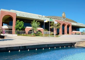 Governo institui comissão organizadora do concurso da Saúde que vai ofertar mais de 5 mil vagas no Estado