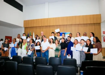 Prefeito empossa 12 novos membros do Conselho Municipal da Criança e do Adolescente para gestão 2026-2027