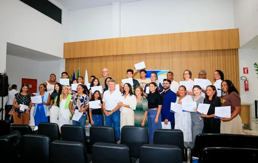 Prefeito empossa 12 novos membros do Conselho Municipal da Criança e do Adolescente para gestão 2026-2027