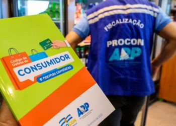 Procon alerta os foliões que fiquem atentos para evitar práticas abusivas e golpes durante o Carnaval; confira