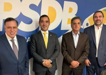 Ligado ao bolsonarismo, Vicentinho Jr escuta do presidente nacional do PSDB, Aécio Neves, um apelo pelo fim dos “extremos e radicalismos”; nova direção do TO é instituída