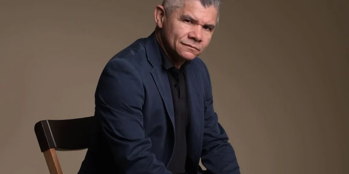 Organizado pelo produtor cultural Nival Correia, livro conta a história do teatro tocantinense com relatos, documentos e imagens