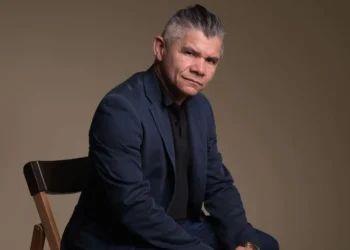 Organizado pelo produtor cultural Nival Correia, livro conta a história do teatro tocantinense com relatos, documentos e imagens