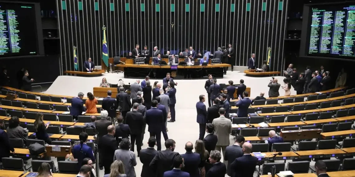 Câmara aprova PL antifacção e endurece penas para crime organizado, mas exclui do texto taxação de bets para criação de fundo