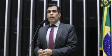 Ricardo Ayres vota contra manobra que excluiu taxação das bets no combate ao crime organizado