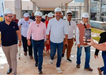 Em Araguaína, governador vistoria obras do Colégio Militar, construção do Case e assina convênio para a elaboração do APA das Nascentes do município