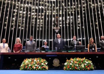 Eduardo Gomes preside sessão especial que marca os 30 anos da TV Senado e destaca avanço da transparência no Legislativo