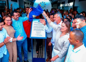 Estado entrega reforma do Colégio Estadual Rachel de Queiroz no valor de mais de R$ 1,7 mi e premia escolas que se destacaram na educação em Palmas