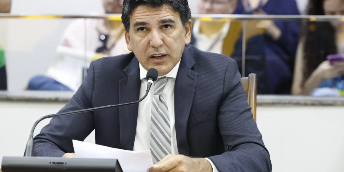 Com apenas 34% do quadro de agentes de trânsito ativo, Júnior Geo cobra concurso no Detran