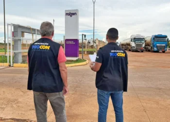 Após vistoriar postos, Procon solicita notas fiscais de compra de 13 distribuidoras para analisar a composição dos valores praticados nos combustíveis