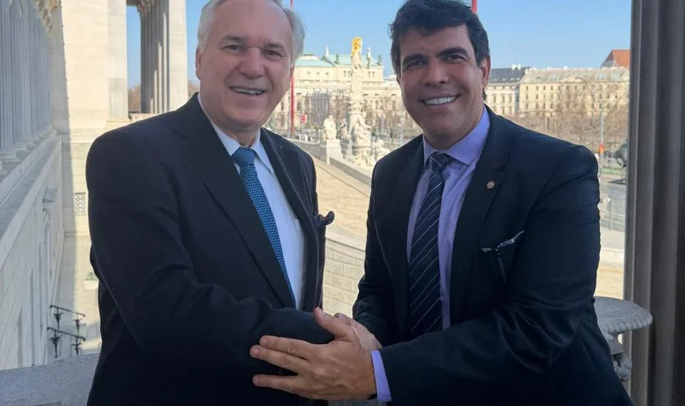 Ricardo Ayres representa a Câmara dos Deputados em missão internacional sobre tecnologia e mobilidade