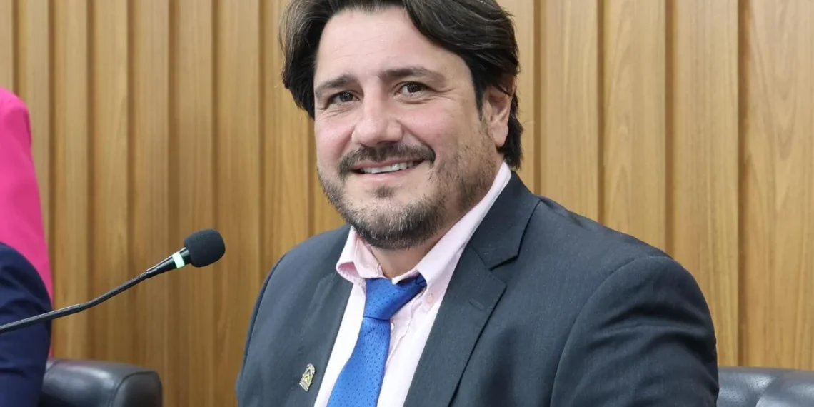 EM OFF | Os dois vereadores tidos na Câmara de Araguaína como opção do prefeito Wagner para a presidência; apesar do ofício de Vanda, Amélio mantém pedidos de impeachment de Wanderlei na gaveta