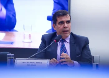 Ricardo Ayres seguirá como vice-líder do maior bloco parlamentar da Câmara