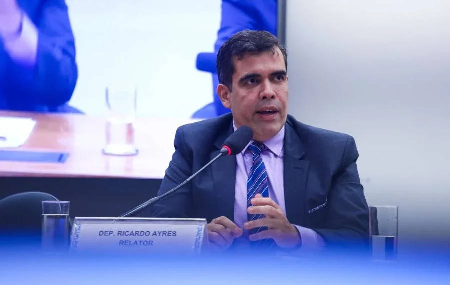 Ricardo Ayres seguirá como vice-líder do maior bloco parlamentar da Câmara