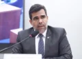 EM OFF | Laurez Moreira receberá filiação de Danilo Alencar no PSD, partido que vai receber também Gutierres Torquato; Vicentinho Jr engrossa discurso contra gestão Wanderlei