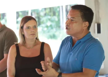 Em agenda no Bico, deputada estadual Claudia Lelis soma apoio do prefeito de Axixá, Auri-Wulange 