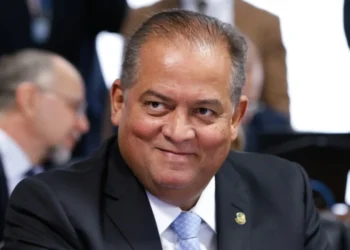 Vice-presidente do Senado, Gomes reage à proposta de acabar com Câmaras em cidades com menos de 30 mil habitantes: “A demagogia precisa de freio”