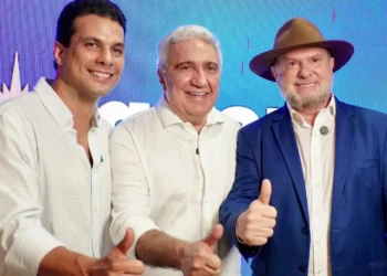 Mauro Carlesse troca pré-candidatura à Câmara pelo Senado e consolida majoritária do PSD junto com Laurez e Irajá