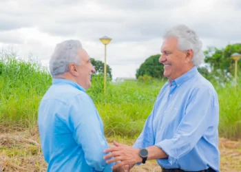 Pré-candidato a presidente, Caiado oferece ajuda a Laurez para formatar propostas para segurança; tocantinense exalta gestão do goiano na área: “Em Goiás, bandido não se cria”